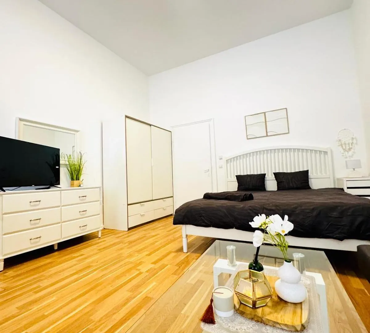 Contacts de Comfortable Studio Apt, 15Minutes To Rathausplatz