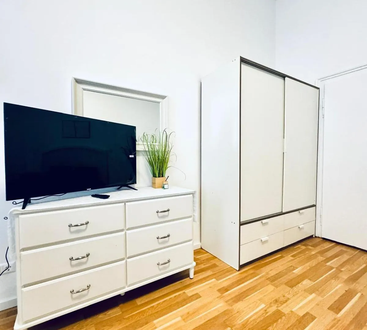 Comfortable Studio Apt, 15Minutes To Rathausplatz Вена