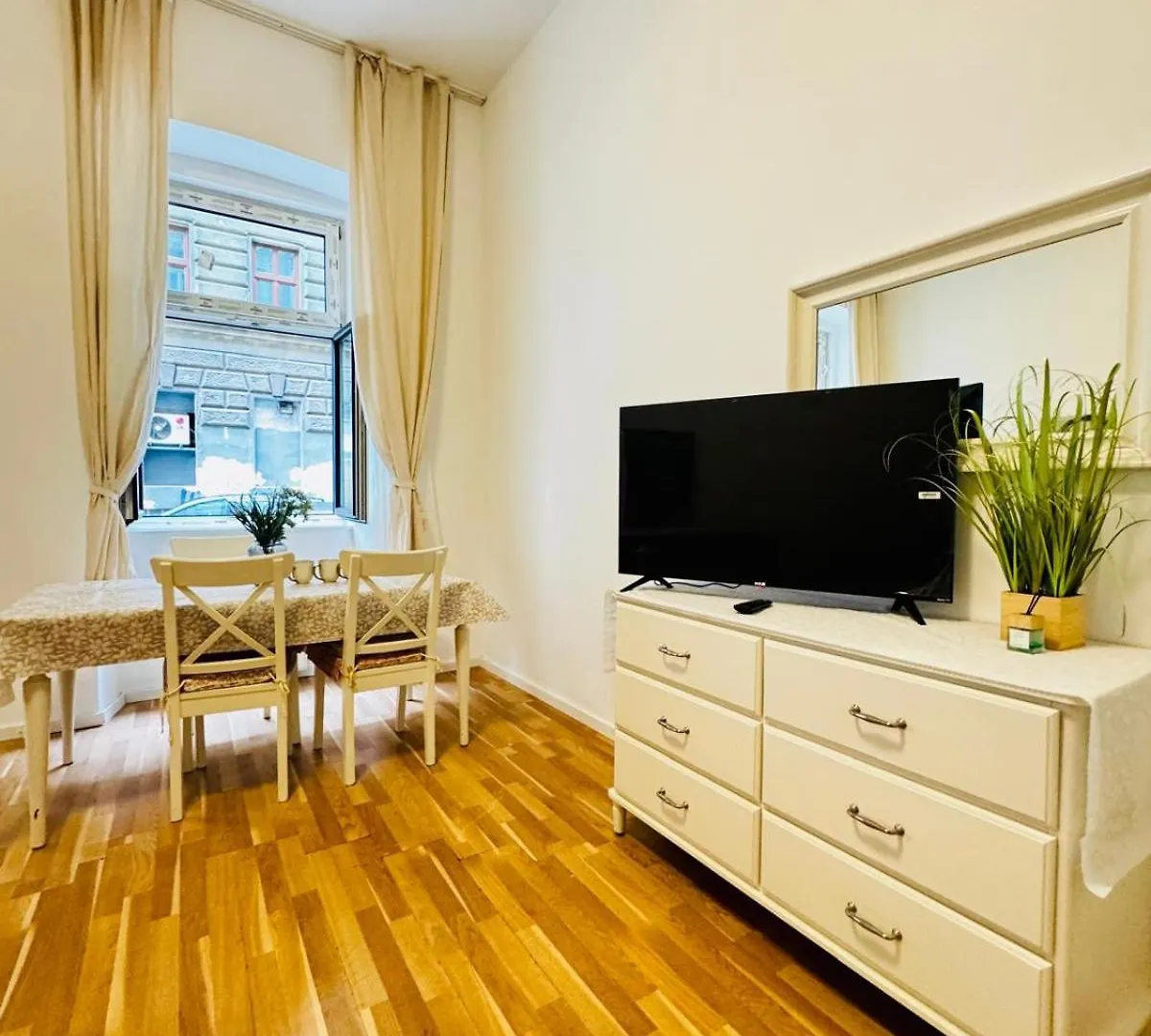 Comfortable Studio Apt, 15Minutes To Rathausplatz Вена Апартаменты