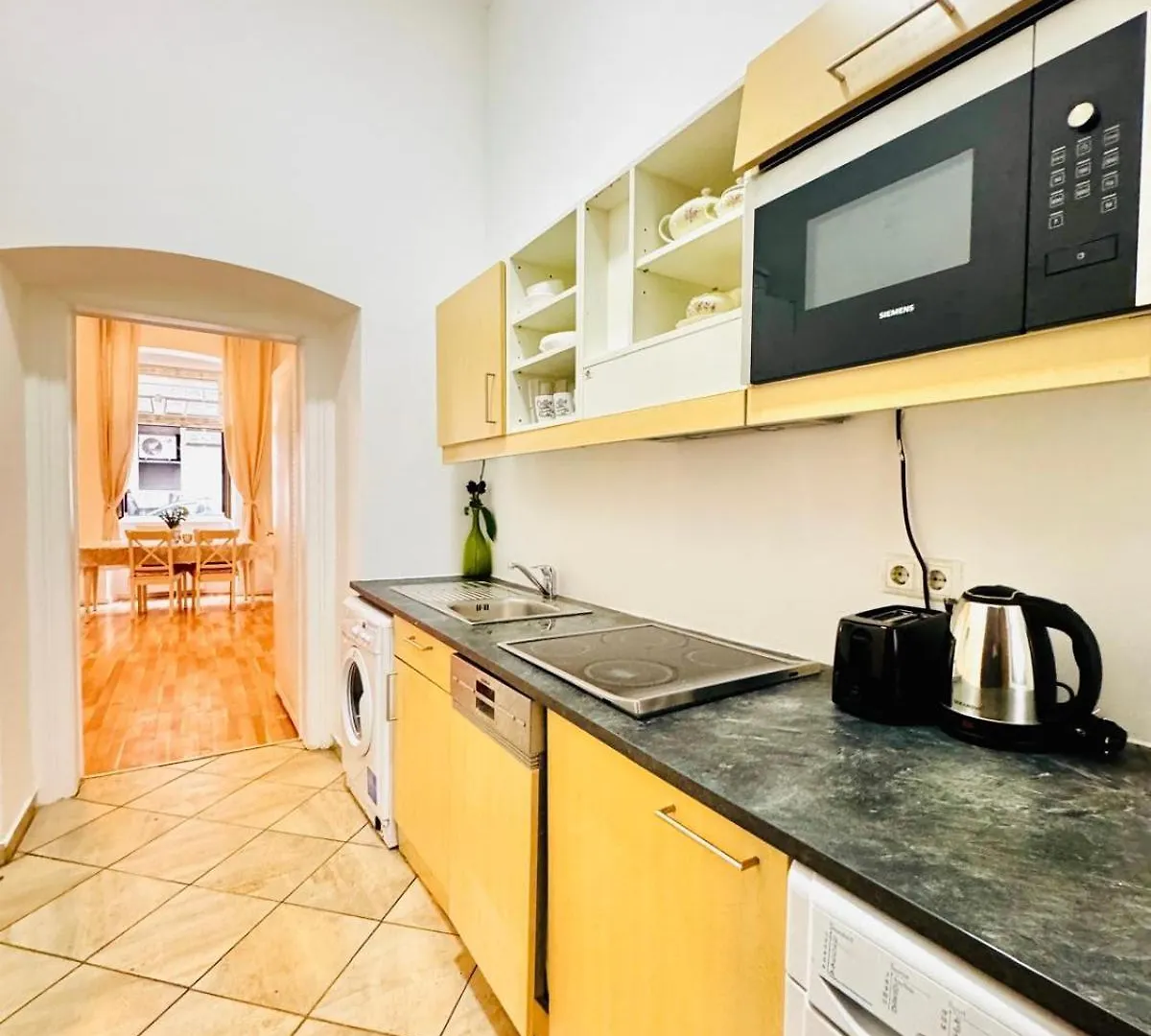Comfortable Studio Apt, 15Minutes To Rathausplatz Вена Апартаменты
