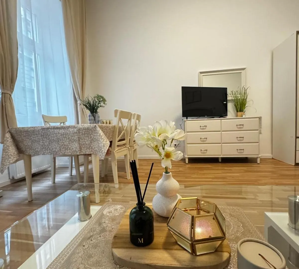 Comfortable Studio Apt, 15Minutes To Rathausplatz Вена
