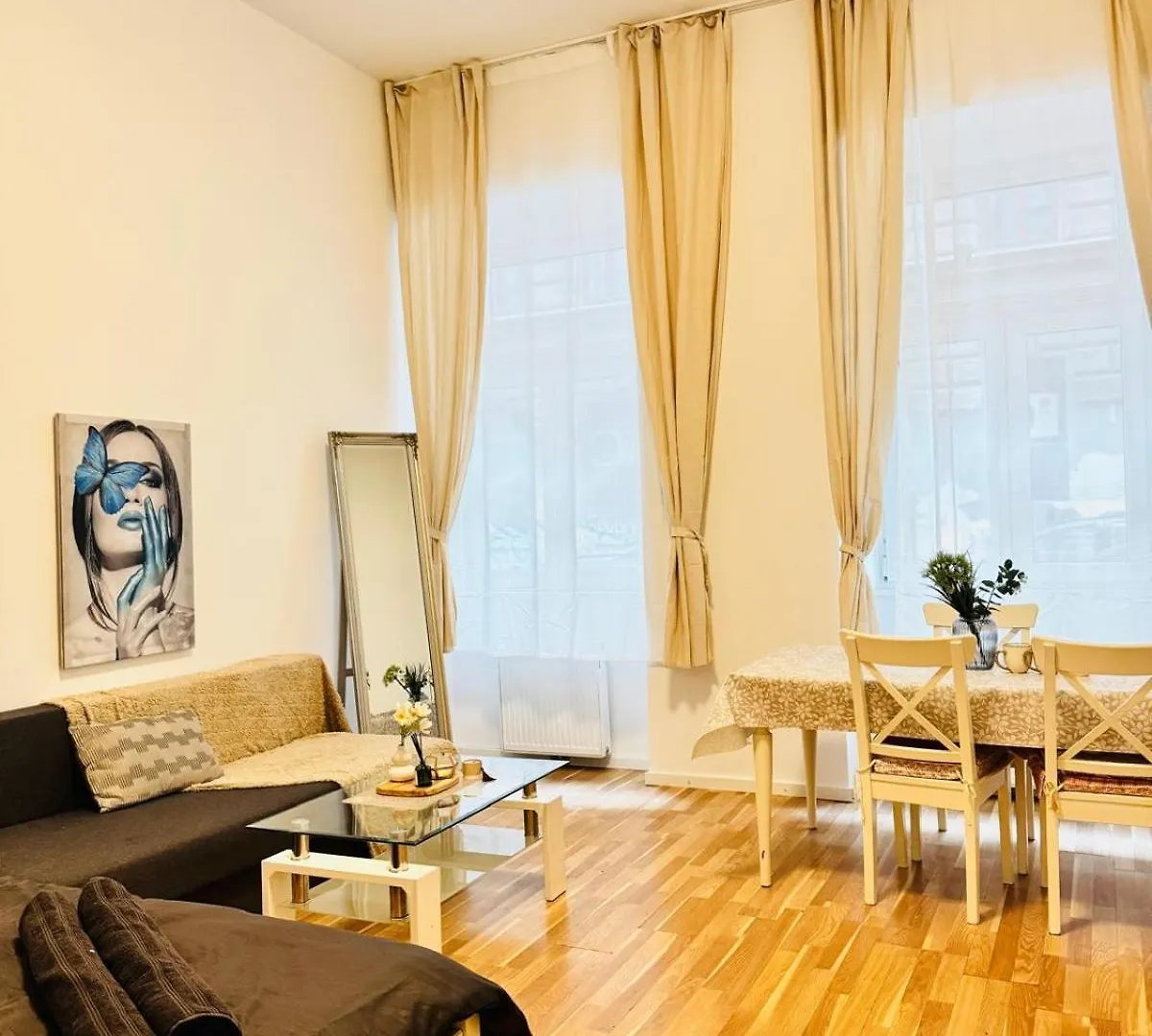Comfortable Studio Apt, 15Minutes To Rathausplatz Bécs Apartman