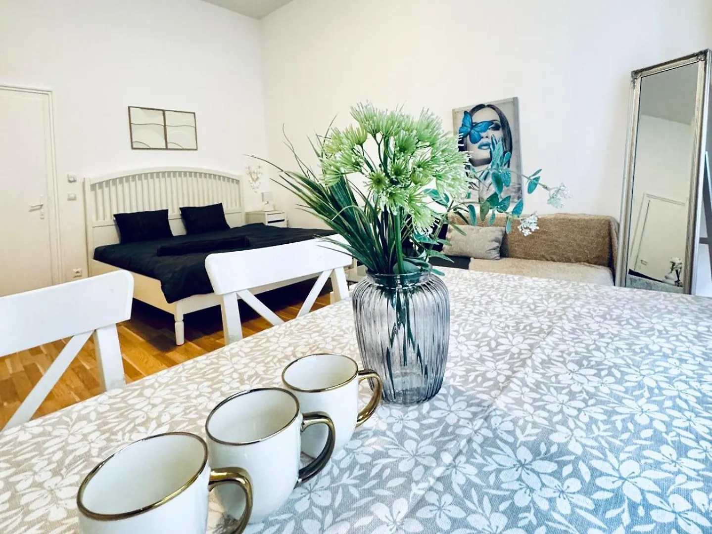 Comfortable Studio Apt, 15Minutes To Rathausplatz Bécs Apartman